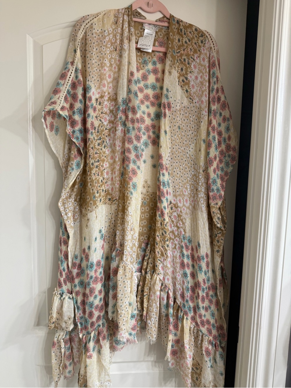 โจFREE PEOPLE Floral Patterned Duster/kimono. One Size Fits All. So pretty!